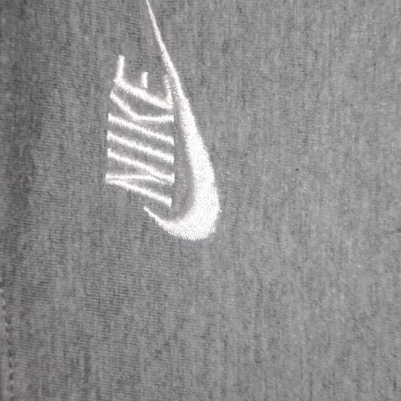 Nike kid's size L(7) athletic cut mostly cotton blend long-sleeved Tee - Picture 2 of 8